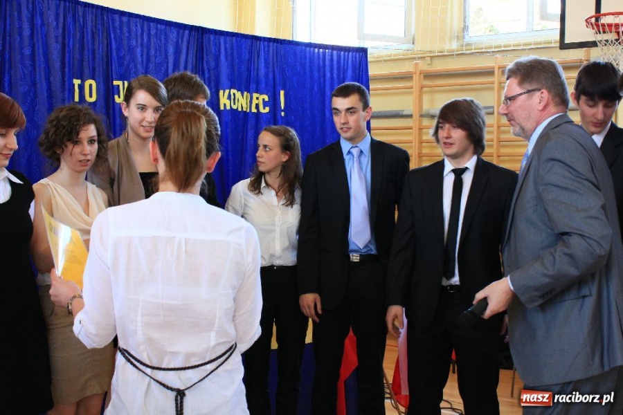 Zdjęcie w galerii na portalu naszraciborz.pl: Maturzyści z II LO zakończyli rok szkolny wiadomości z regionu