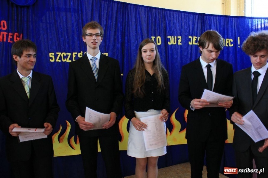Zdjęcie w galerii na portalu naszraciborz.pl: Maturzyści z II LO zakończyli rok szkolny wiadomości z regionu
