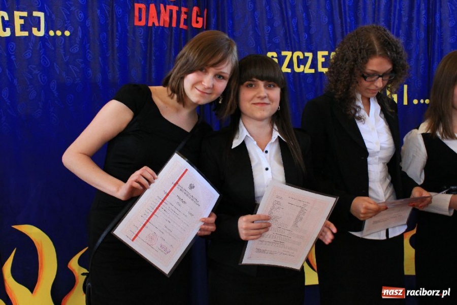 Zdjęcie w galerii na portalu naszraciborz.pl: Maturzyści z II LO zakończyli rok szkolny wiadomości z regionu