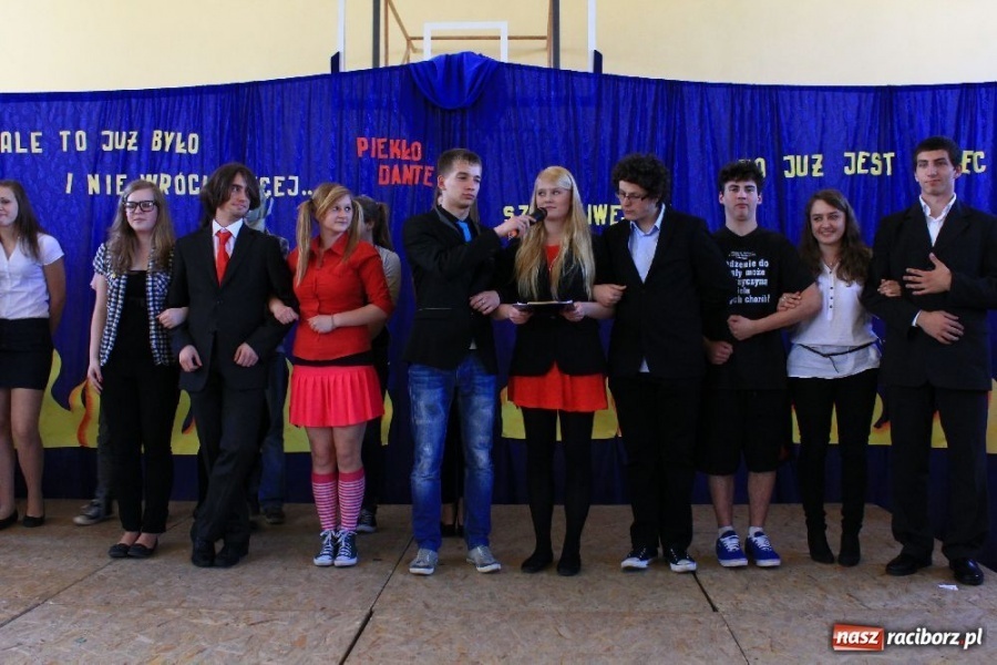 Zdjęcie w galerii na portalu naszraciborz.pl: Maturzyści z II LO zakończyli rok szkolny wiadomości z regionu