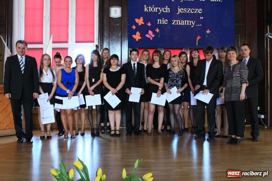 Zdjęcie w galerii na portalu naszraciborz.pl: Teraz czeka ich tydzień pilnej nauki wiadomości z regionu