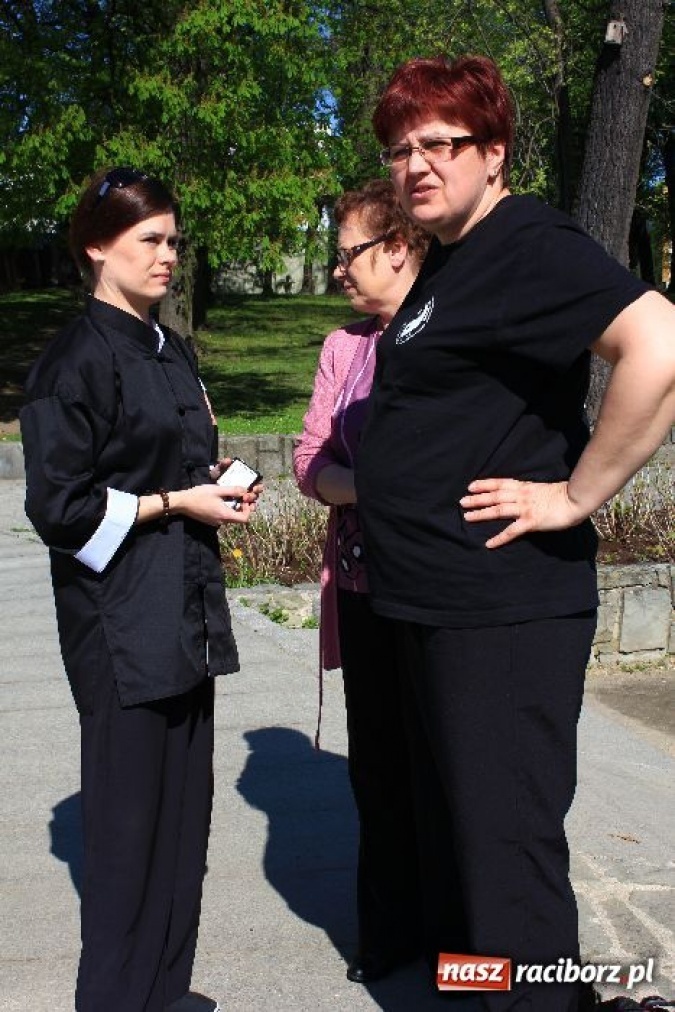 Zdjęcie w galerii na portalu naszraciborz.pl: Światowy Dzień Tai Chi w Parku Roth wiadomości z regionu