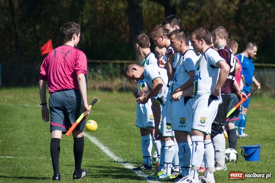Zdjęcie w galerii na portalu naszraciborz.pl: Derby gminy Kuźnia bez bramek wiadomości z regionu
