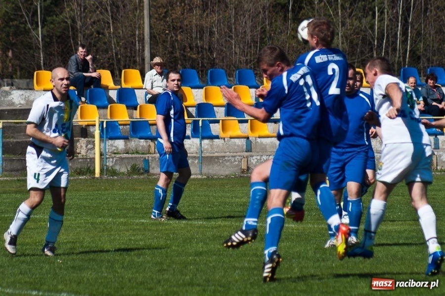 Zdjęcie w galerii na portalu naszraciborz.pl: Derby gminy Kuźnia bez bramek wiadomości z regionu