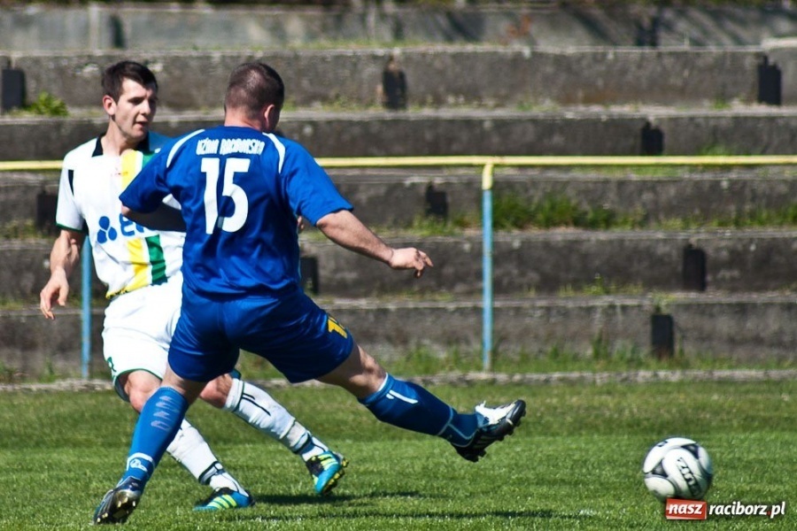 Zdjęcie w galerii na portalu naszraciborz.pl: Derby gminy Kuźnia bez bramek wiadomości z regionu