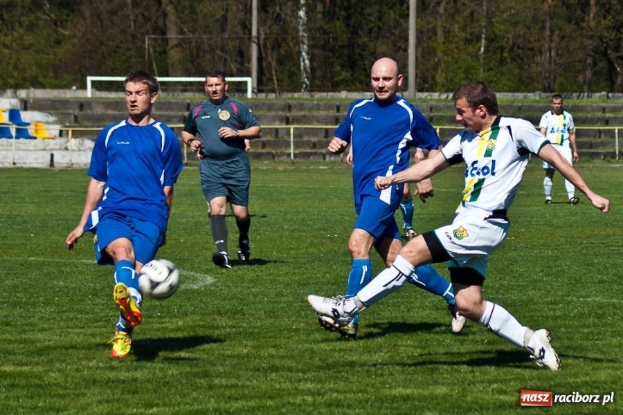 Zdjęcie w galerii na portalu naszraciborz.pl: Derby gminy Kuźnia bez bramek wiadomości z regionu