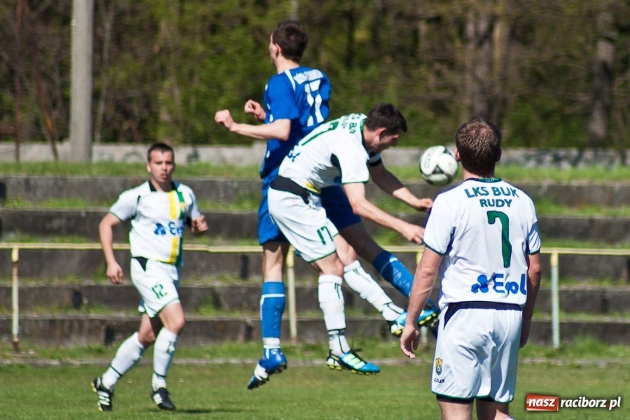 Zdjęcie w galerii na portalu naszraciborz.pl: Derby gminy Kuźnia bez bramek wiadomości z regionu