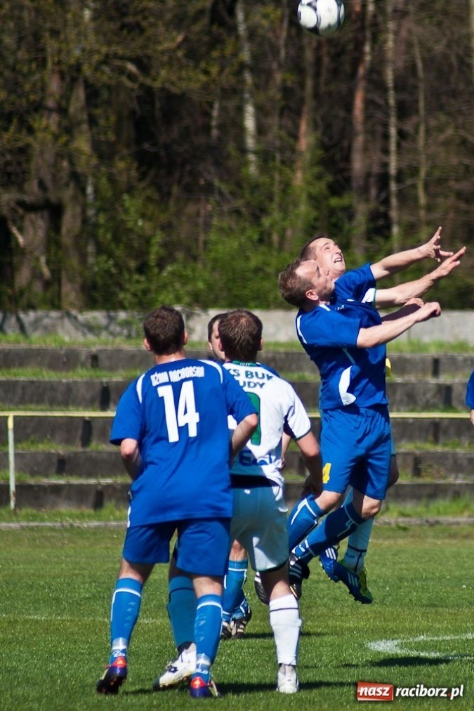 Zdjęcie w galerii na portalu naszraciborz.pl: Derby gminy Kuźnia bez bramek wiadomości z regionu