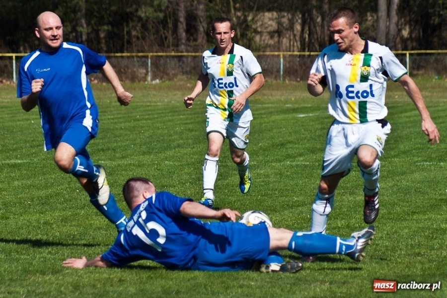Zdjęcie w galerii na portalu naszraciborz.pl: Derby gminy Kuźnia bez bramek wiadomości z regionu