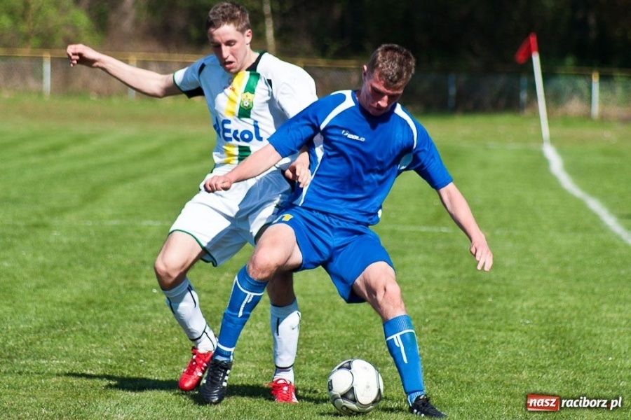 Zdjęcie w galerii na portalu naszraciborz.pl: Derby gminy Kuźnia bez bramek wiadomości z regionu