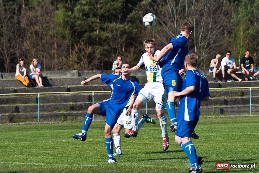 Zdjęcie w galerii na portalu naszraciborz.pl: Derby gminy Kuźnia bez bramek wiadomości z regionu