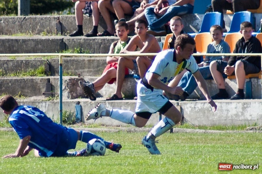 Zdjęcie w galerii na portalu naszraciborz.pl: Derby gminy Kuźnia bez bramek wiadomości z regionu