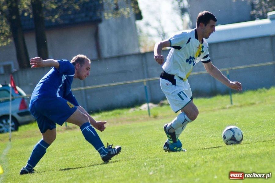 Zdjęcie w galerii na portalu naszraciborz.pl: Derby gminy Kuźnia bez bramek wiadomości z regionu