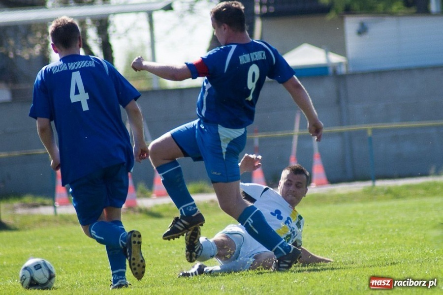 Zdjęcie w galerii na portalu naszraciborz.pl: Derby gminy Kuźnia bez bramek wiadomości z regionu