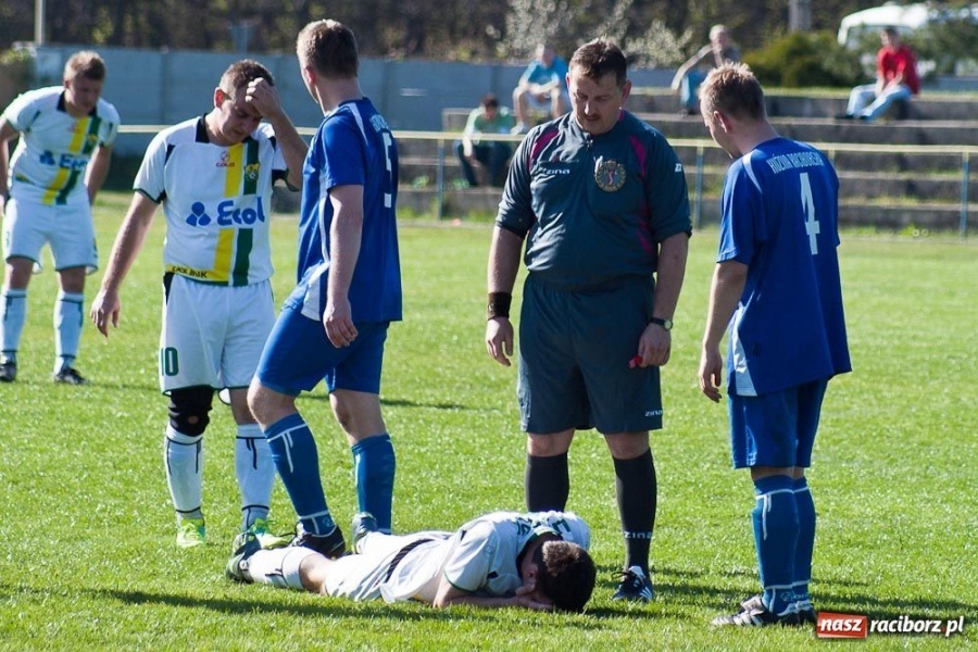 Zdjęcie w galerii na portalu naszraciborz.pl: Derby gminy Kuźnia bez bramek wiadomości z regionu