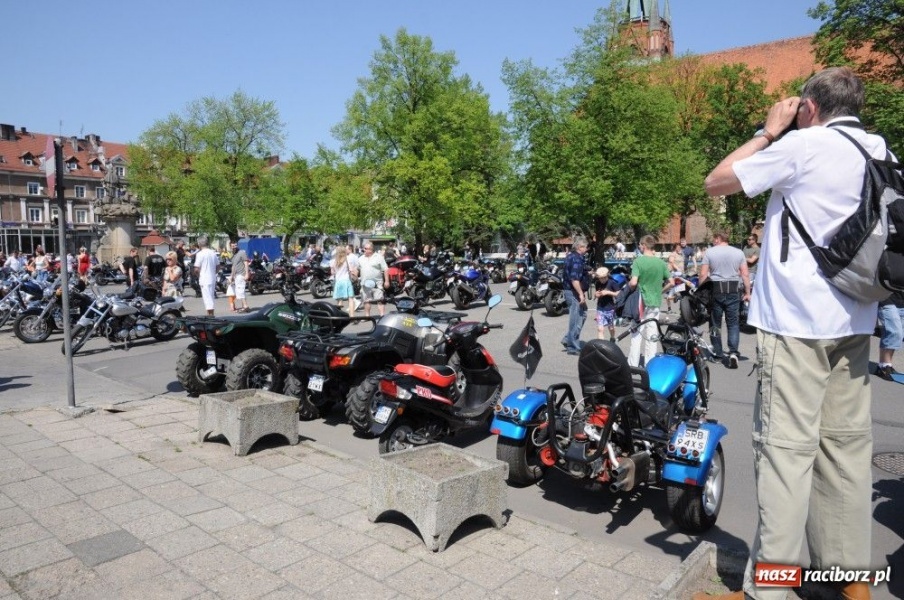 Zdjęcie w galerii na portalu naszraciborz.pl: Parada motocykli i oldtimerów wiadomości z regionu