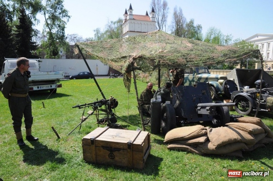 Zdjęcie w galerii na portalu naszraciborz.pl: Parada motocykli i oldtimerów wiadomości z regionu