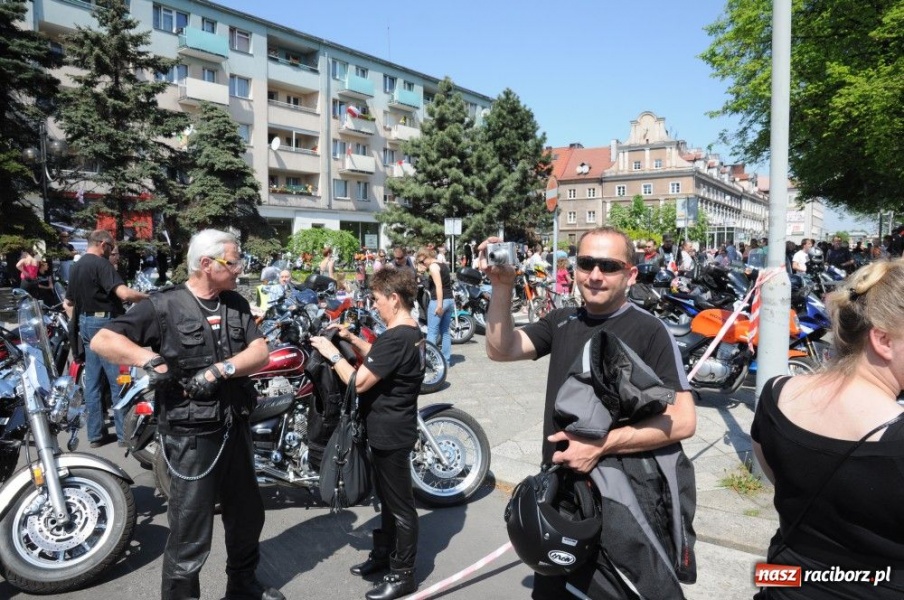 Zdjęcie w galerii na portalu naszraciborz.pl: Parada motocykli i oldtimerów wiadomości z regionu