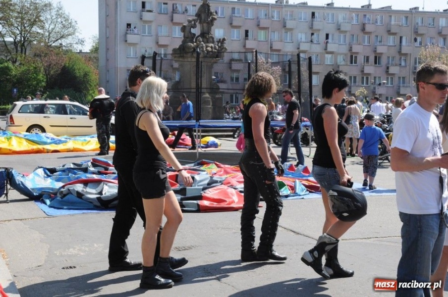 Zdjęcie w galerii na portalu naszraciborz.pl: Parada motocykli i oldtimerów wiadomości z regionu