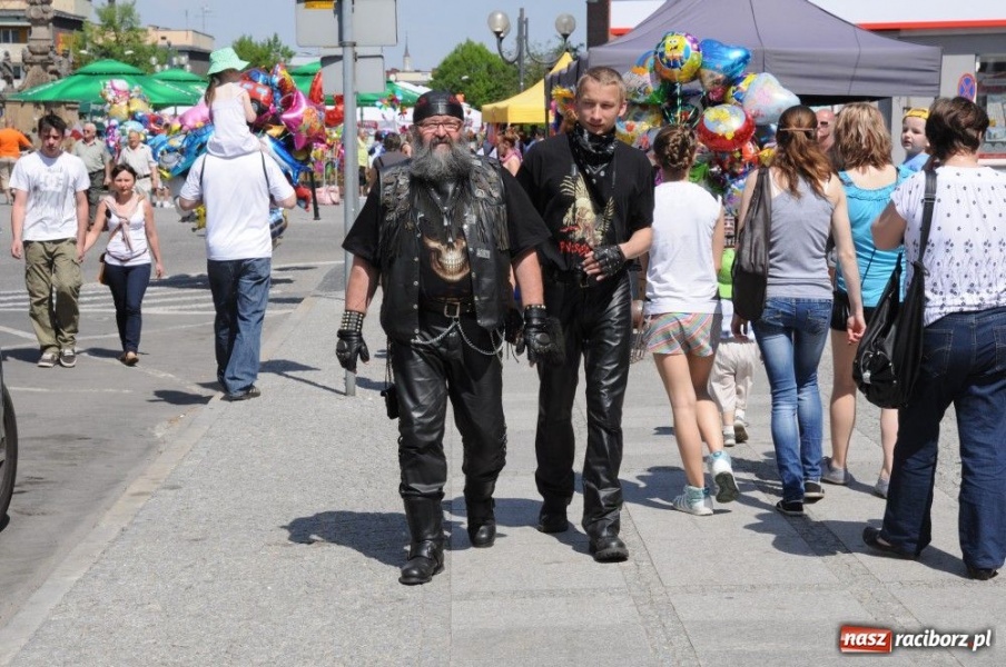 Zdjęcie w galerii na portalu naszraciborz.pl: Parada motocykli i oldtimerów wiadomości z regionu