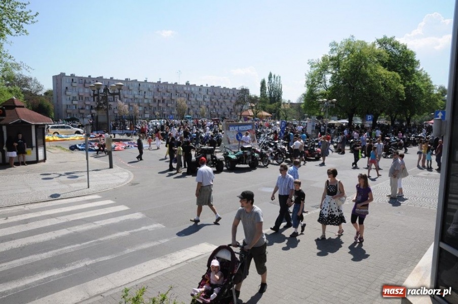 Zdjęcie w galerii na portalu naszraciborz.pl: Parada motocykli i oldtimerów wiadomości z regionu