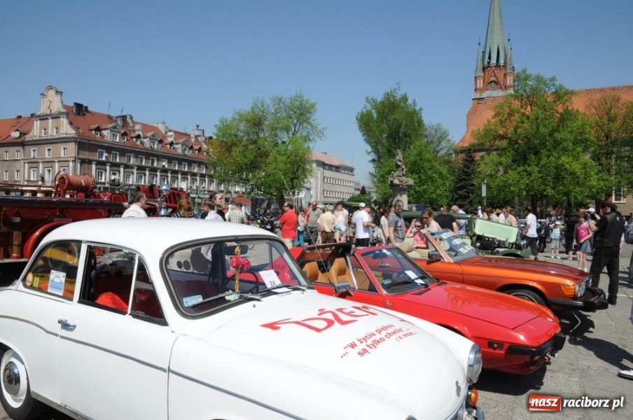Zdjęcie w galerii na portalu naszraciborz.pl: Parada motocykli i oldtimerów wiadomości z regionu