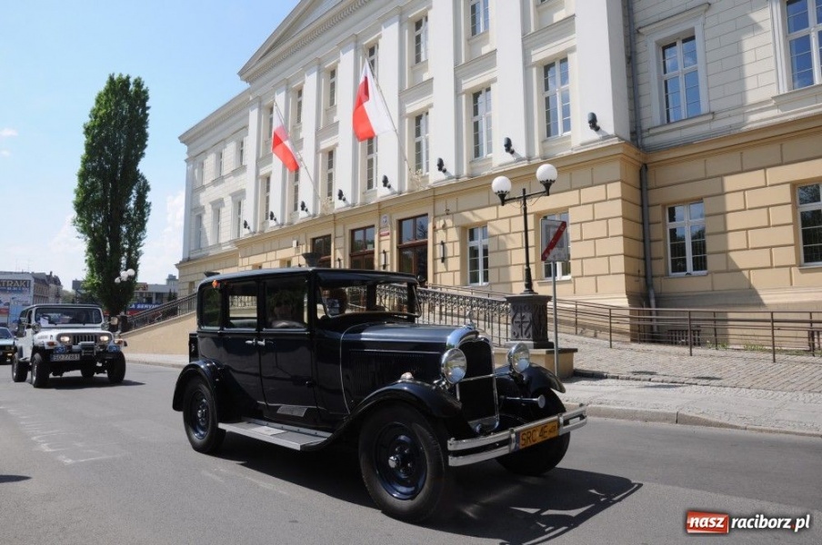 Zdjęcie w galerii na portalu naszraciborz.pl: Parada motocykli i oldtimerów wiadomości z regionu