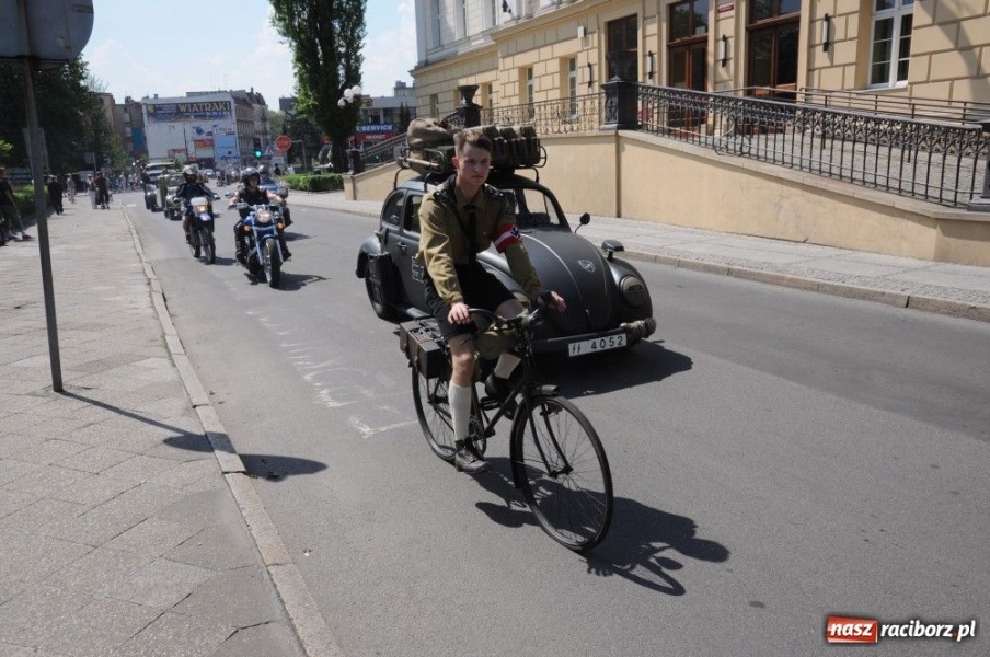 Zdjęcie w galerii na portalu naszraciborz.pl: Parada motocykli i oldtimerów wiadomości z regionu