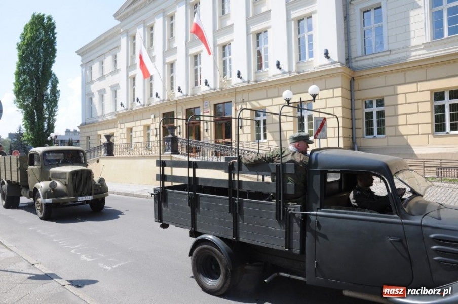 Zdjęcie w galerii na portalu naszraciborz.pl: Parada motocykli i oldtimerów wiadomości z regionu