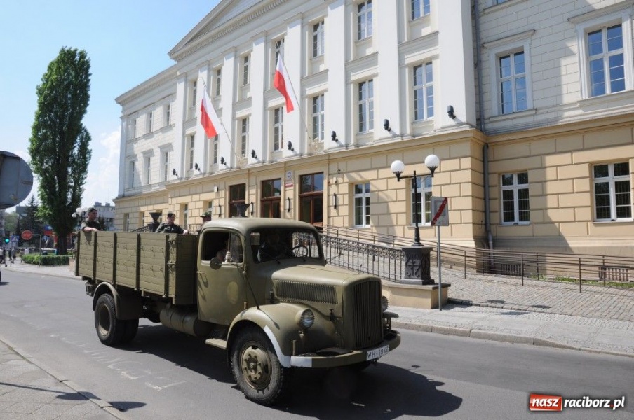 Zdjęcie w galerii na portalu naszraciborz.pl: Parada motocykli i oldtimerów wiadomości z regionu