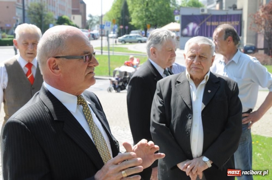 Zdjęcie w galerii na portalu naszraciborz.pl: Wiarusy z lewicy świętowały 1 Maja wiadomości z regionu