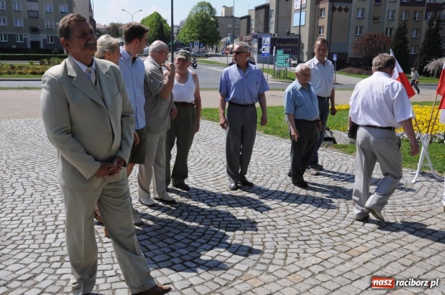 Zdjęcie w galerii na portalu naszraciborz.pl: Wiarusy z lewicy świętowały 1 Maja wiadomości z regionu