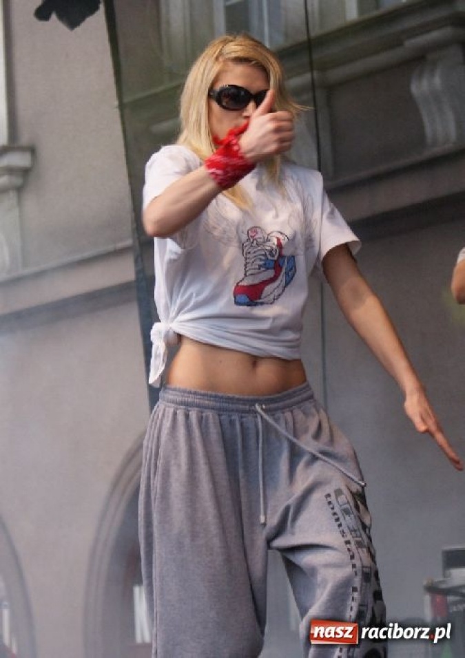 Zdjęcie w galerii na portalu naszraciborz.pl: Pokazy zespołów tanecznych na rynku wiadomości z regionu