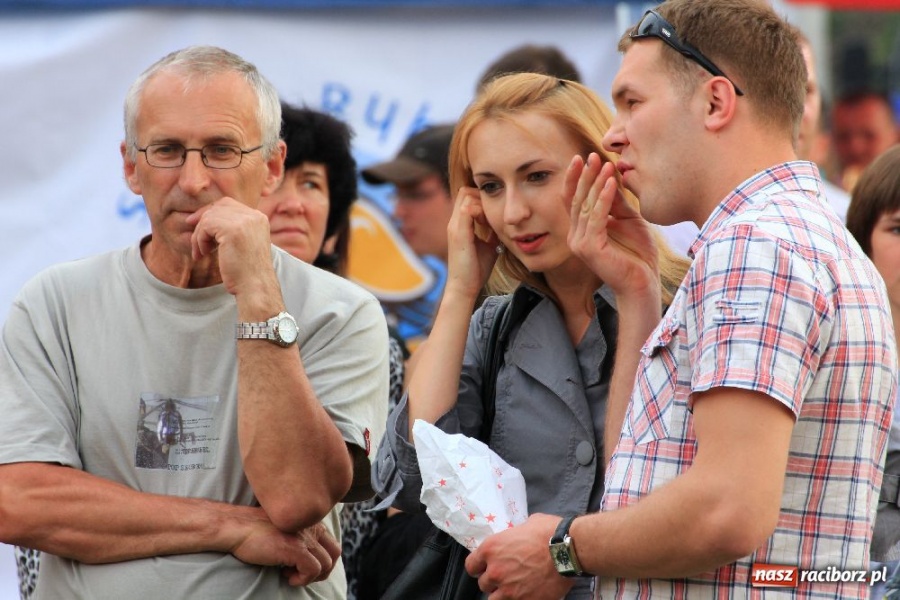 Zdjęcie w galerii na portalu naszraciborz.pl: Joanna Bartel rozbawiła publiczność wiadomości z regionu