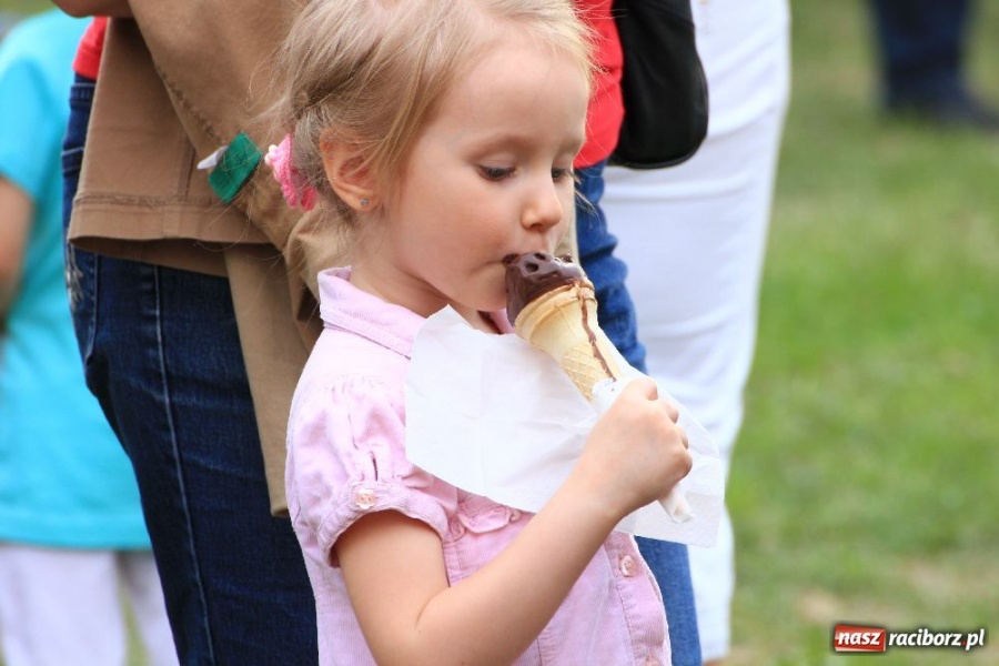 Zdjęcie w galerii na portalu naszraciborz.pl: Joanna Bartel rozbawiła publiczność wiadomości z regionu