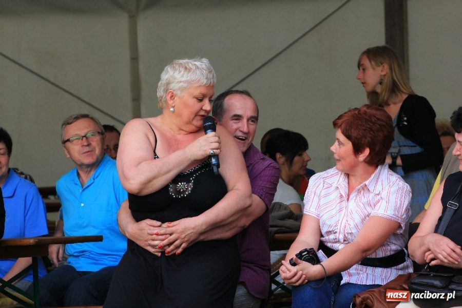 Zdjęcie w galerii na portalu naszraciborz.pl: Joanna Bartel rozbawiła publiczność wiadomości z regionu