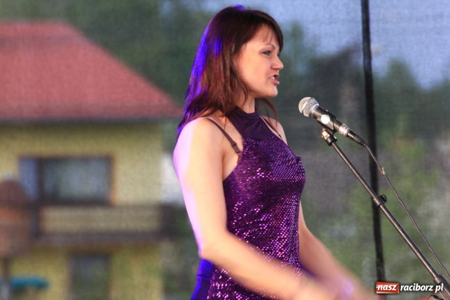 Zdjęcie w galerii na portalu naszraciborz.pl: Joanna Bartel rozbawiła publiczność wiadomości z regionu