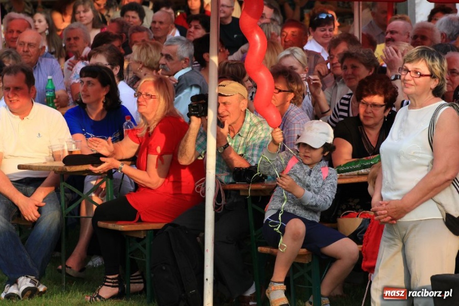 Zdjęcie w galerii na portalu naszraciborz.pl: Joanna Bartel rozbawiła publiczność wiadomości z regionu