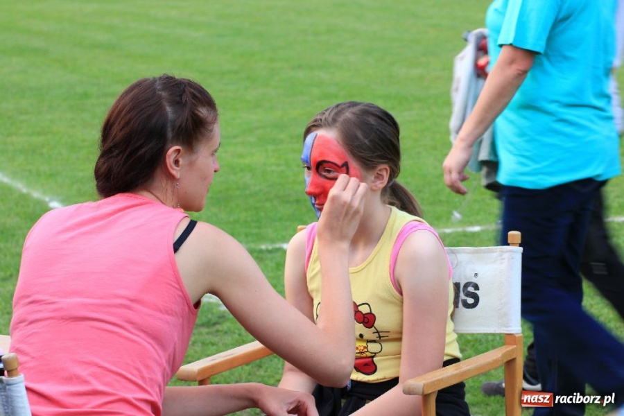 Zdjęcie w galerii na portalu naszraciborz.pl: Joanna Bartel rozbawiła publiczność wiadomości z regionu