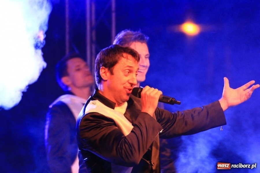 Zdjęcie w galerii na portalu naszraciborz.pl: Tysiące ludzi na koncercie Boys w Nędzy wiadomości z regionu