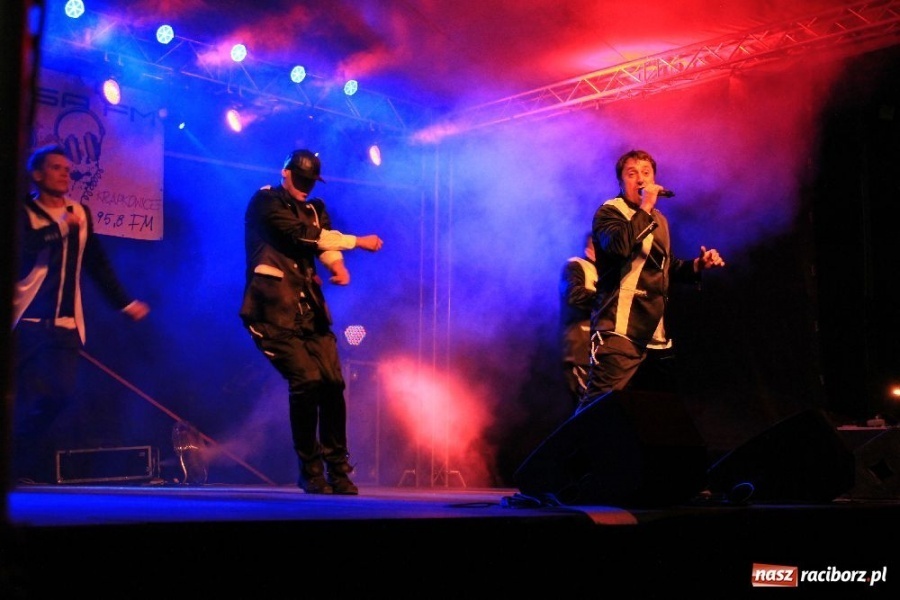 Zdjęcie w galerii na portalu naszraciborz.pl: Tysiące ludzi na koncercie Boys w Nędzy wiadomości z regionu