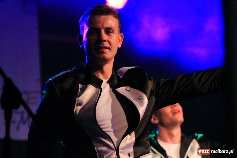 Zdjęcie w galerii na portalu naszraciborz.pl: Tysiące ludzi na koncercie Boys w Nędzy wiadomości z regionu