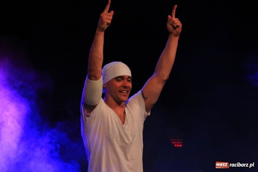 Zdjęcie w galerii na portalu naszraciborz.pl: Tysiące ludzi na koncercie Boys w Nędzy wiadomości z regionu