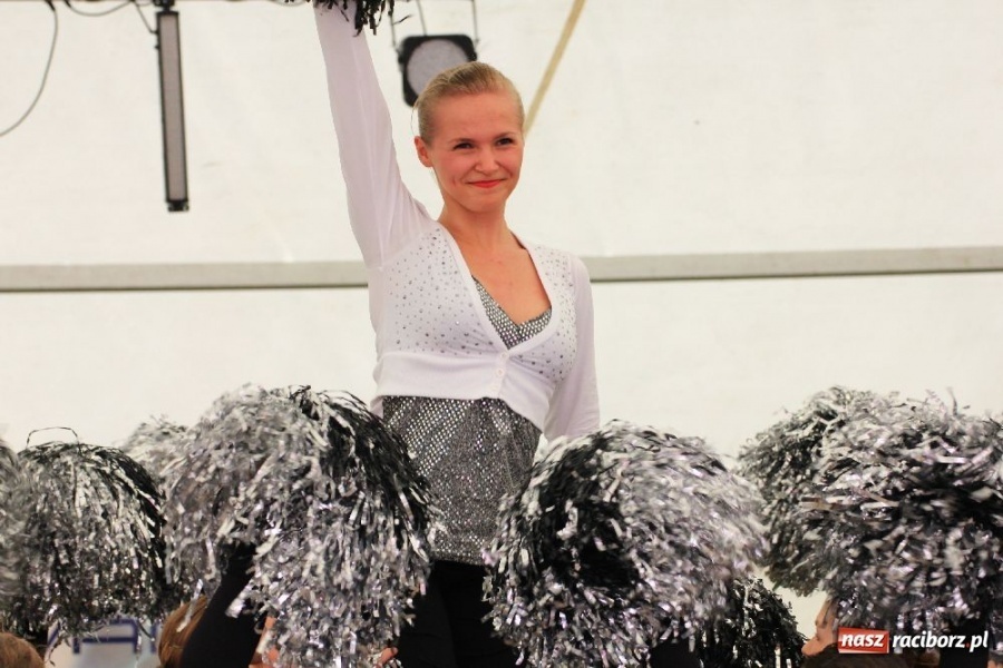 Zdjęcie w galerii na portalu naszraciborz.pl: Pokazy taneczne podczas festynu w Nędzy wiadomości z regionu
