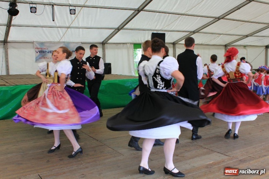 Zdjęcie w galerii na portalu naszraciborz.pl: Pokazy taneczne podczas festynu w Nędzy wiadomości z regionu