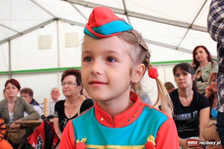 Zdjęcie w galerii na portalu naszraciborz.pl: Pokazy taneczne podczas festynu w Nędzy wiadomości z regionu