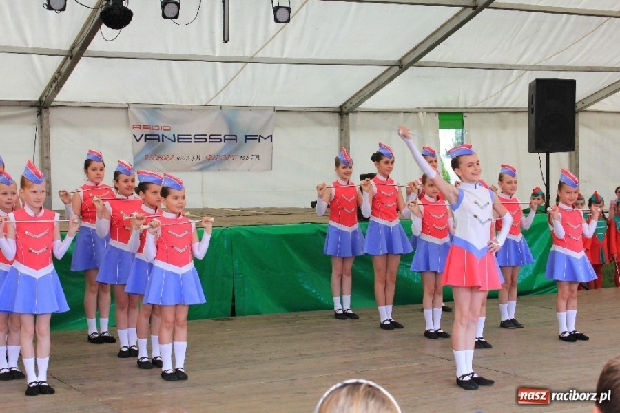 Zdjęcie w galerii na portalu naszraciborz.pl: Pokazy taneczne podczas festynu w Nędzy wiadomości z regionu
