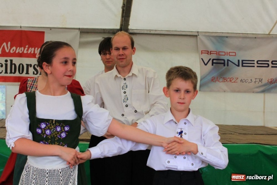 Zdjęcie w galerii na portalu naszraciborz.pl: Pokazy taneczne podczas festynu w Nędzy wiadomości z regionu