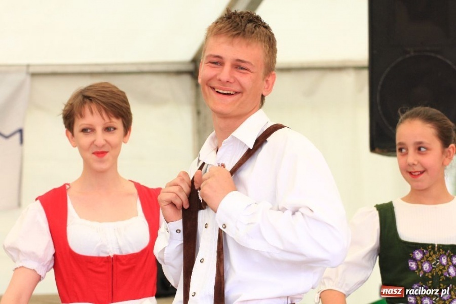 Zdjęcie w galerii na portalu naszraciborz.pl: Pokazy taneczne podczas festynu w Nędzy wiadomości z regionu