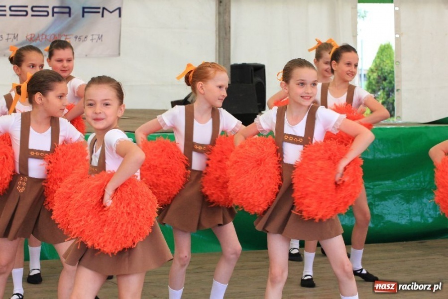 Zdjęcie w galerii na portalu naszraciborz.pl: Pokazy taneczne podczas festynu w Nędzy wiadomości z regionu